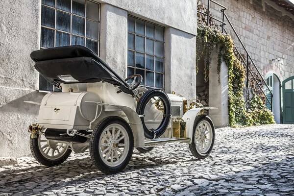 Úžasná renovace! Prohlédněte si český sporťák z roku 1908