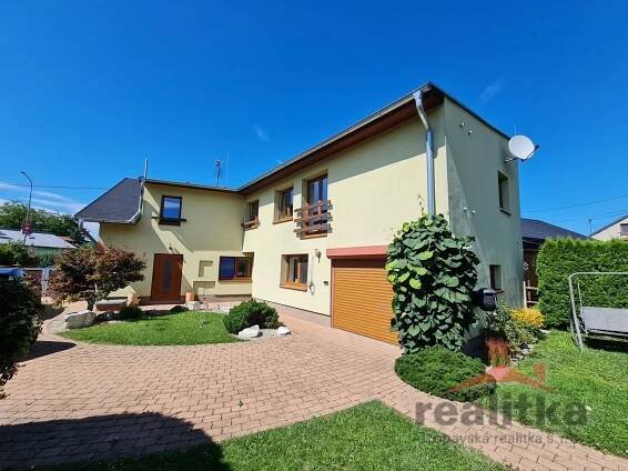 Prodej RD s byty 3+kk, 2+kk, kosmetickým salonem a zahradou 