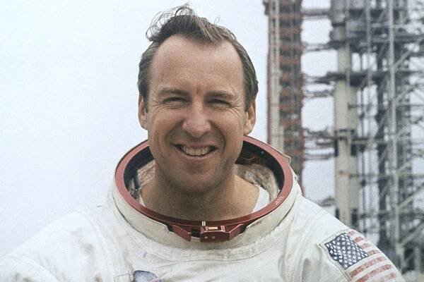 Zemřel astronaut Jim Lovell (†97), hrdina Apolla 13 a vnuk Čechů