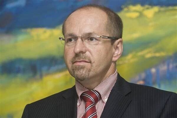 Stát 'vycucne' z Lesů miliardy, Fuksa chce nakoupit dluhopisy