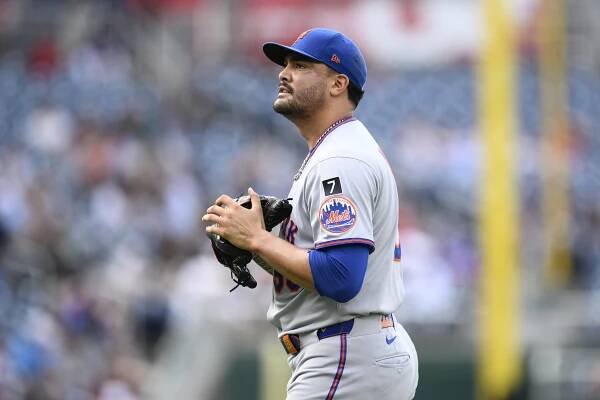 Sean Manaea reacts during the Mets-Nationals game on Aug. 21, 2025. 