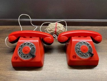 Dětské retro telefony, červené  - Starožitnosti a umění