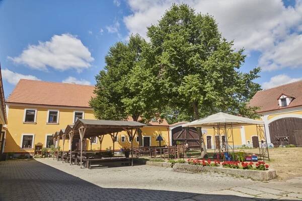 Restaurace – otevírací doba – Selský dvůr