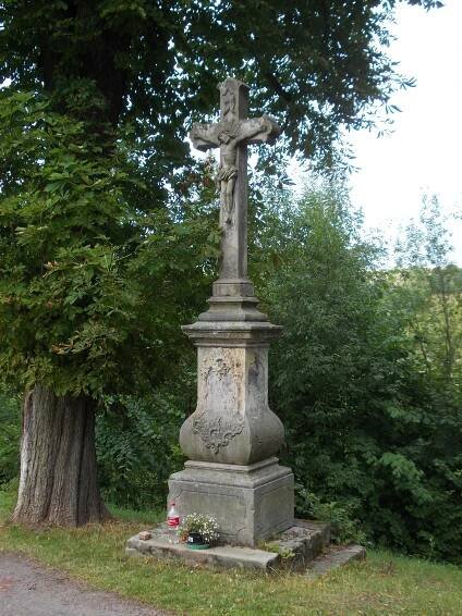 Soubor:Dolni Lanov kriz 1.jpg – Wikipedie