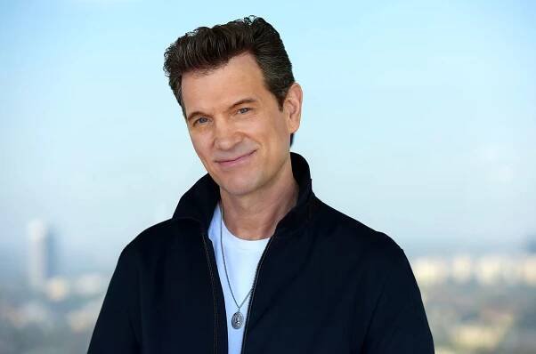 Chris Isaak Joins Primary Wave in Catalog, Label Deal