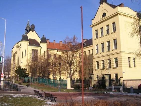 Školy, školky, školičky :: Realitní kancelář NIKTEL, s.r.o. - realitní a právní servis