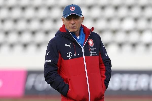 Jen žádnou paniku! Jarolím dumá nad počtem obránců, zvažuje nasazení pětičlenné hráze