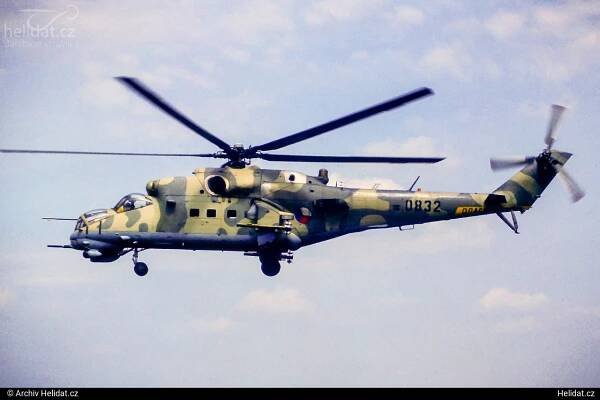 Vrtulník 0832 - Mil Mi-24 :: Helidat.cz