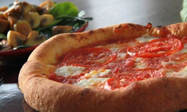 Domácí pizza Margherita bez příkras | Svět cestovatele