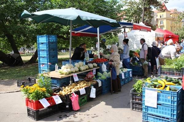Sbohem, Jiřáku. Zneužívání farmářských trhů pokračuje