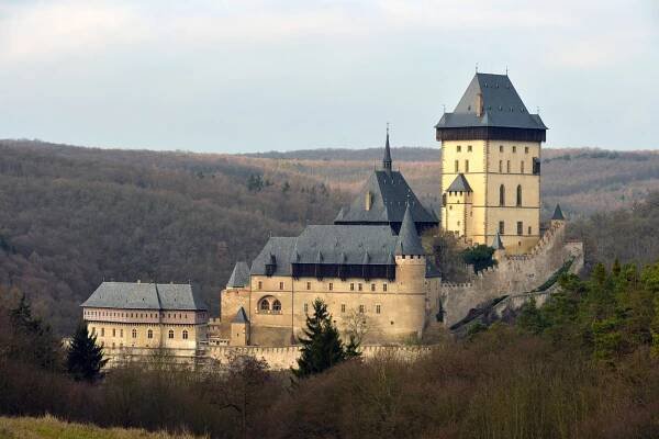 S postavou Karla IV. se jednoznačně pojí historie hradu Karlštejn.