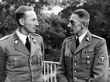 Utajené příběhy českých dějin - epizoda Tajné a tajemné okolnosti atentátu na Heydricha online