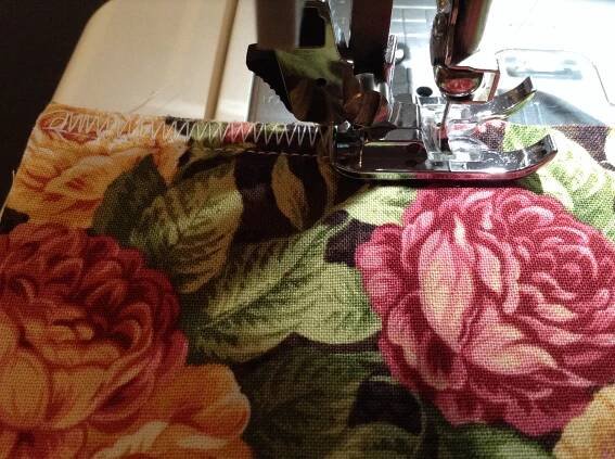 Easy Zip Pouch Tutorial - Nahtzugebe versäubern