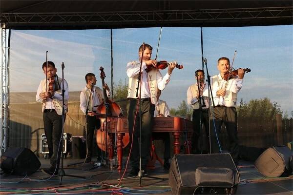 Folklorní večer s CM Grajcar a ochutnávkou vín vinařství Bonitas a sýrů Syrer Morava | 