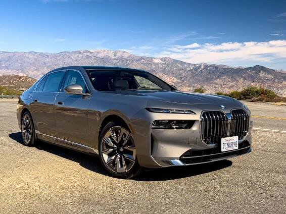 BMW is now confident enough in its EV powertrains that it's made a fully electric 7 Series alongside the gasoline-powered versions.