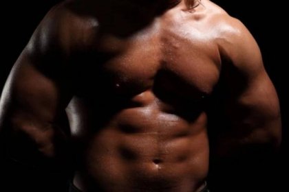 Cvik, kterým procvičíte jak jádro těla, tak bicepsy
