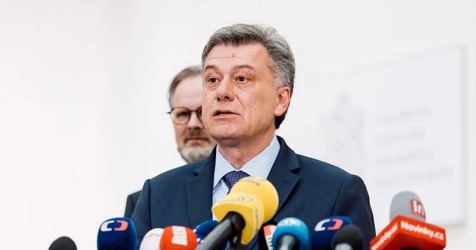 Hádka o bitcoiny: Blažek v tom nejel sám, tvrdí Malá. Opozice chce konec celé vlády