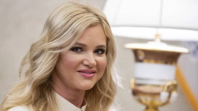 Monika Babišová se na dovolené odvázala. Sdílela provokativní záběry nahoře bez