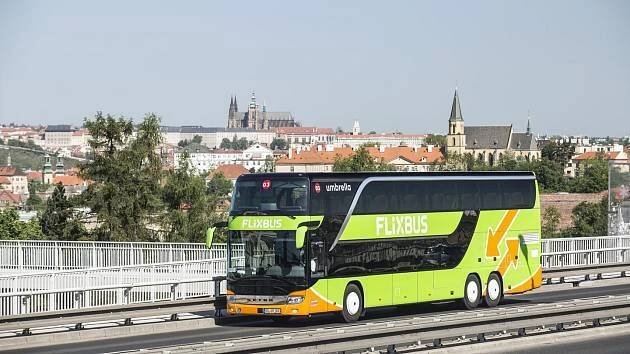 Praha obnovuje spojení se světem. Zájem o mezinárodní cestování roste