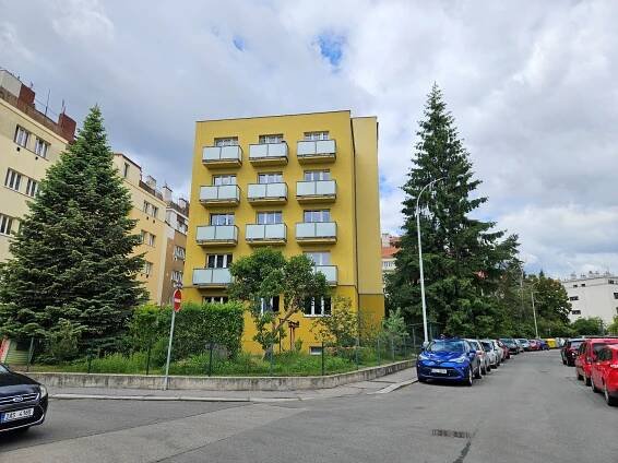 Pronájem zrekonstruovaného bytu 1+1, 35 m² – Na Výsledku I, Praha 4 – Michle | Šerák - reality