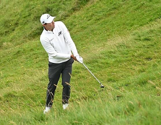 Why does Matt Fitzpatrick chip cross-handed?