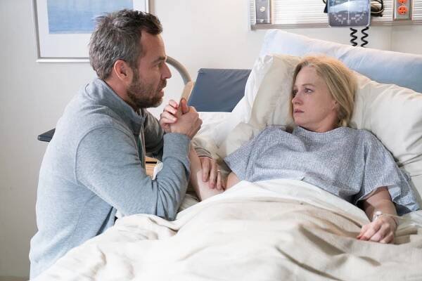 Cizí minulost - Z filmu - JR Bourne, Anna Lise Phillips