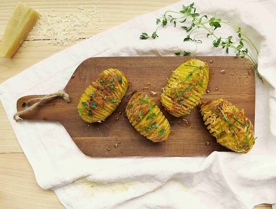 Brambory Hasselback - Ochutnejte svět