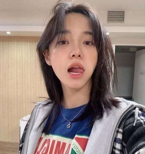 Kim sejeong: is a successful south korean actor who starred in the dramas The Uncanny Counter, I Wanna Hear Your Song, School 2017, Business Proposal, Busted and Today's Webtoon. #icon #profilepics #kimsejeong #kdrama #businessproposal #school2017 Fotografi Vintage, Jellyfish Entertainment, Kim Sejeong, The Uncanny, Korean Actresses, Kdrama Actors, Girl Icons, Ulzzang Girl, Korean Actors