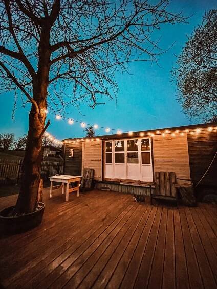 Projekt do konce života: Maringotka přestavěná na chatu ve stylu československého hygge!
