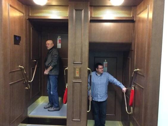 Na magistrátu mají nový páternoster: Co se stane, když přejedete poslední patro?