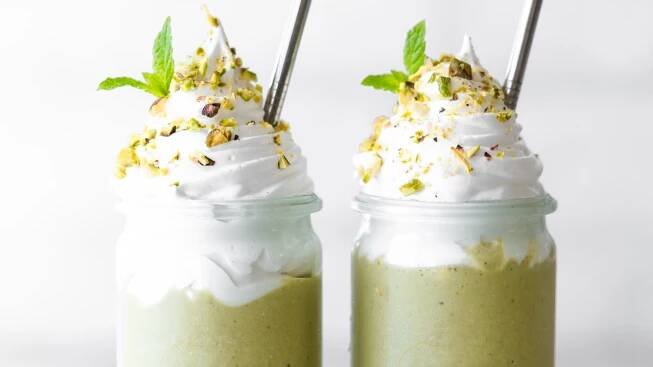Pistáciové matcha frappé