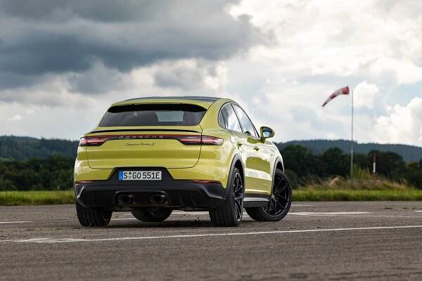 Porsche Cayenne před 21 lety předběhlo dobu. Dodnes je ideálním luxusním SUV pro milovníky značky