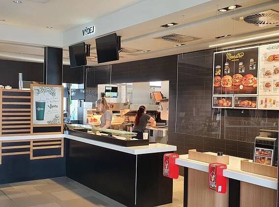 Od „šášů“ k futurismu: McDonald‘s zkouší nový styl