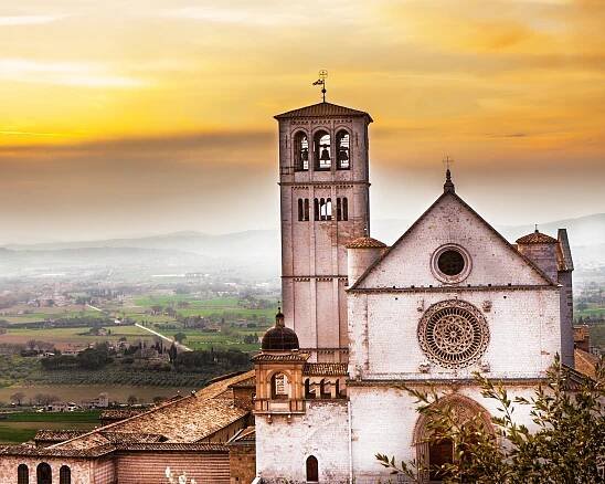 St. francis assisi církve při východu slunce — Stock obrázek