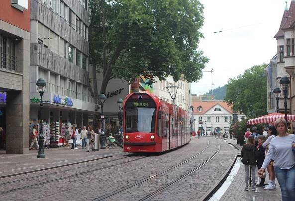 Freiburg – Straßenbahnen und Busse in Krefeld