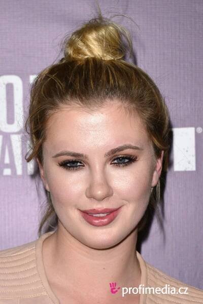 Ireland Baldwin - celebrity účes - HappyHair