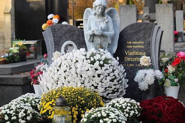Dušičkový víkend a světlo pro zesnulé. Pozůstalí zavzpomínali na své blízké
