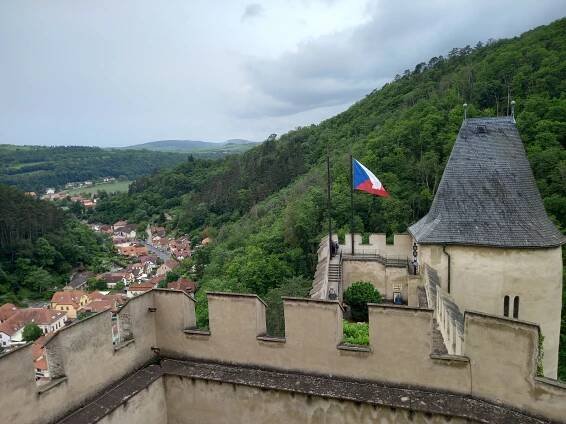 Na Karlštejn by se měl vydat každý Čech. Vstup za hubičku ale nečekejte
