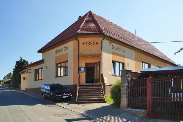 Soubor:Dělnický dům, Žďár, okres Blansko.jpg