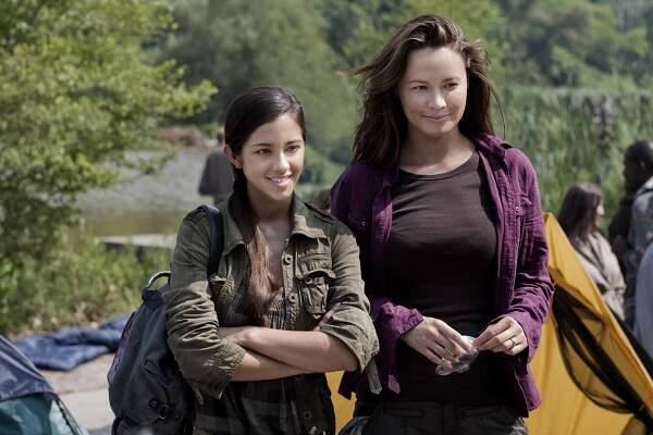 Falling Skies - Live and Learn - Z filmu - Seychelle Gabriel, Moon Bloodgood