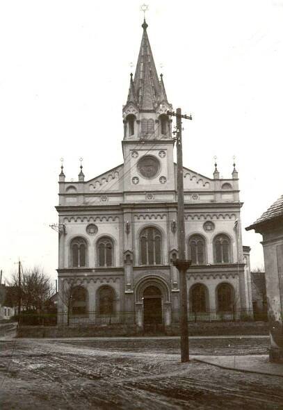 Nová synagoga Dobříš | Databáze domů s historií