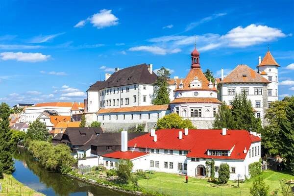 Jindřichův Hradec je historické město plné gotiky a s jedinečnou úzkokolejkou - JenProCestovatele