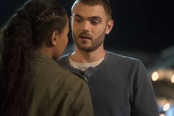 Siréna - Interview with a Mermaid - Z filmu - Alex Roe