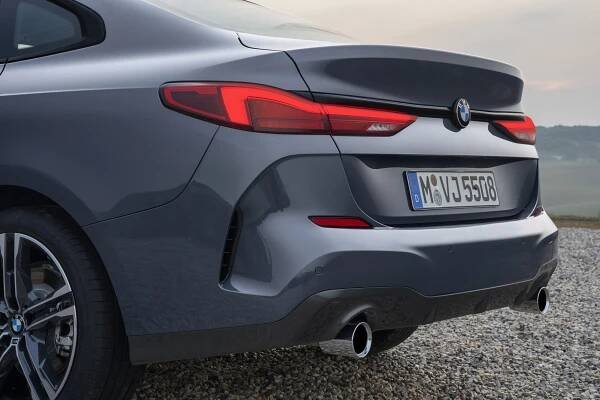 BMW představuje své nejmenší čtyřdveřové kupé s názvem 2 Gran Coupe. Odradí vás od koupě SUV?
