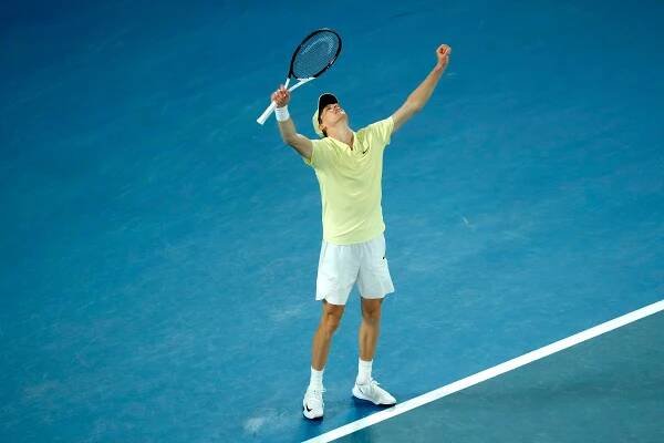 Jannik Sinner defends Australian Open title, comfortably defeating Alexander Zverev in men’s final
