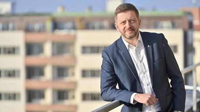 Vít Rakušan: Plachta s Putinem v pytli na mrtvoly ukázala, kde je zlo