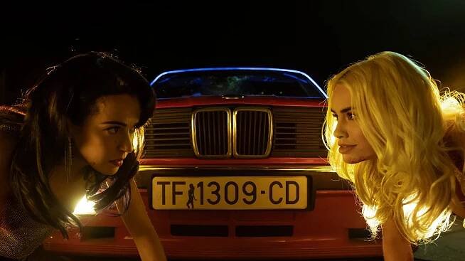 Verónica Sánchez, Lali Espósito - Holky z červeného gauče - Červený gauč - Z filmu