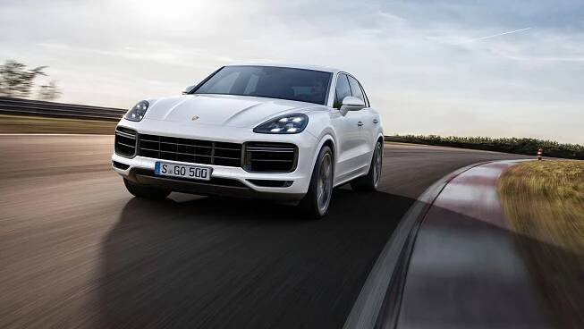 Nové Porsche Cayenne Turbo je tu. Totálne kašle na fyziku