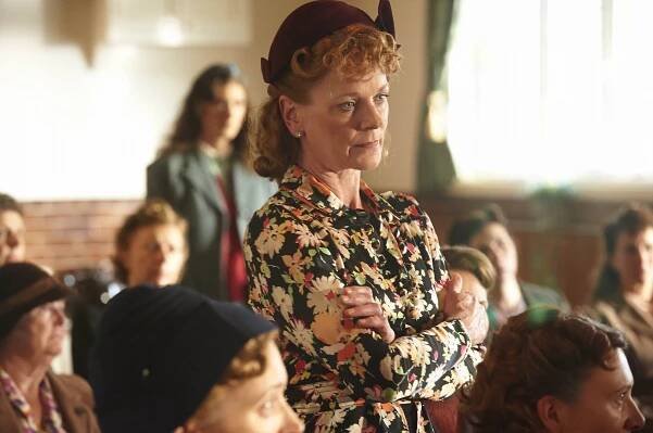 Home Fires - Episode 1 - Z filmu - Samantha Bond