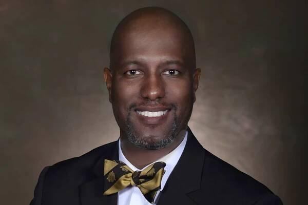 S5 Ep. 119: Our Compounded Black Stress: Dr. Gee Sits For a Session on Dr. Chris Bass’ Couch